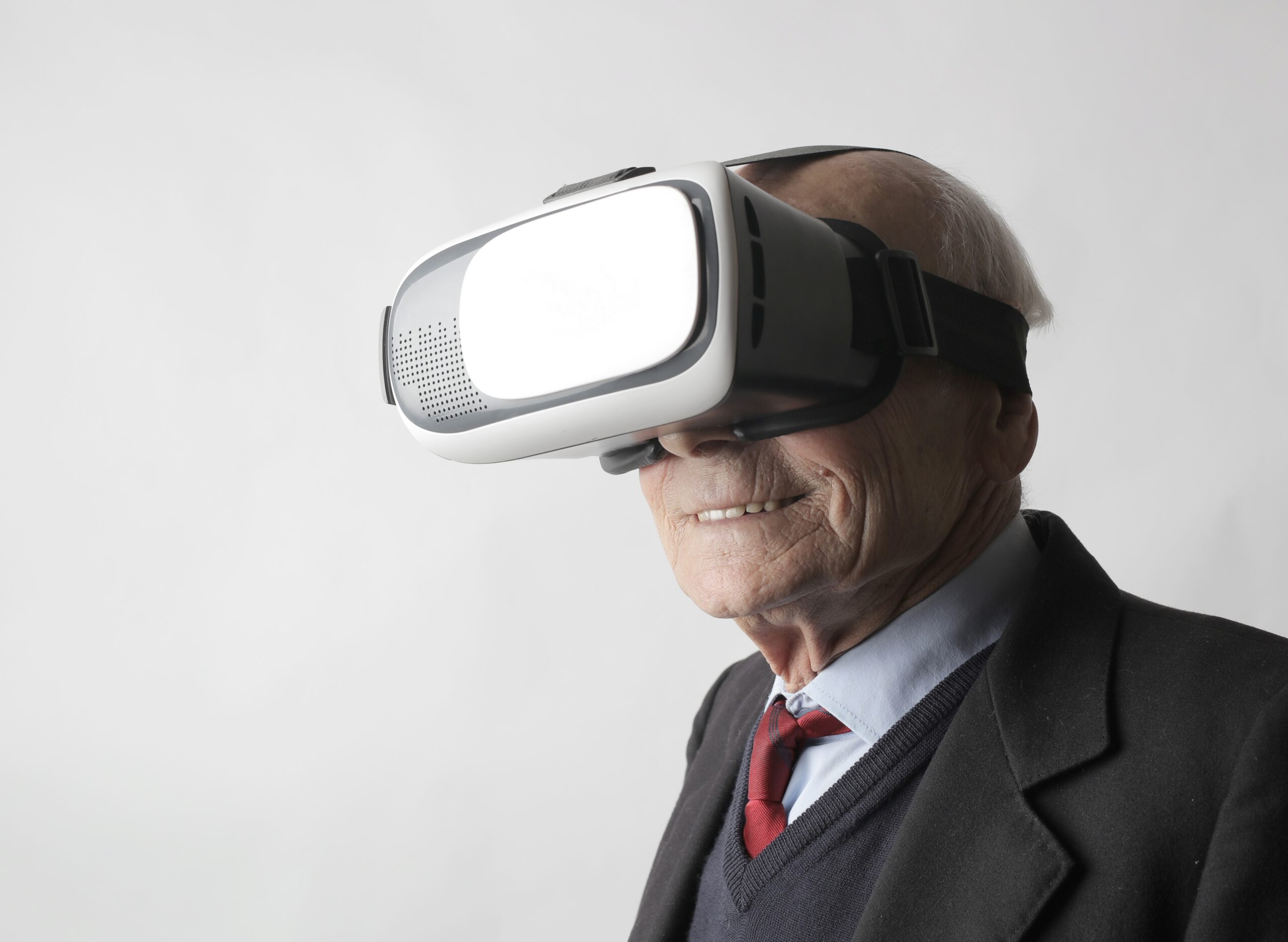 Yuval Noah “maailman pelottavin mies” Harari sanoo, että ihmisten on ehkä “opittava uudelleen näkemään ja kävelemään” virtuaalitodellisuuden tulevaisuudessa.