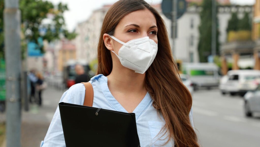 Syöpien lisääntymisen syy? Tutkimus varoittaa vaarallisista myrkyistä maskeissa