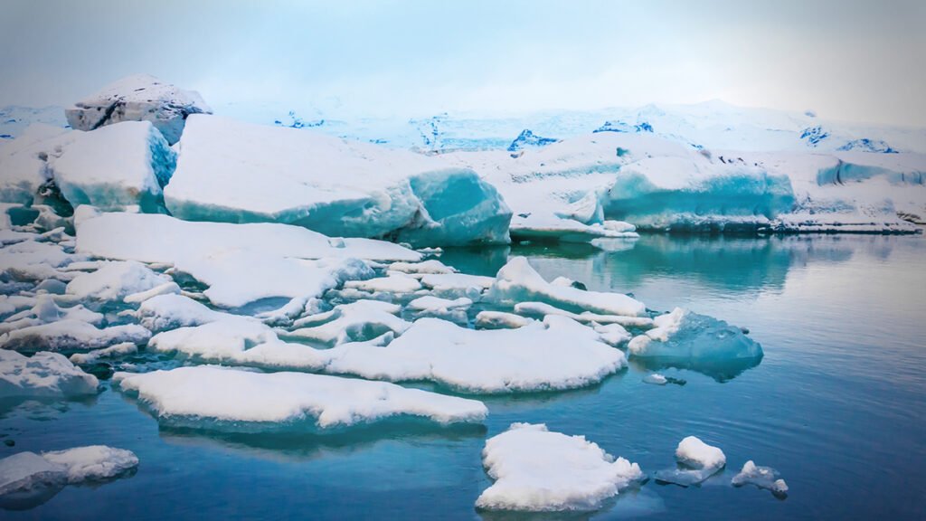 Arktinen jää uhmaa ilmastohysteerikkojen ennusteita katoavasta jääpeitteestä