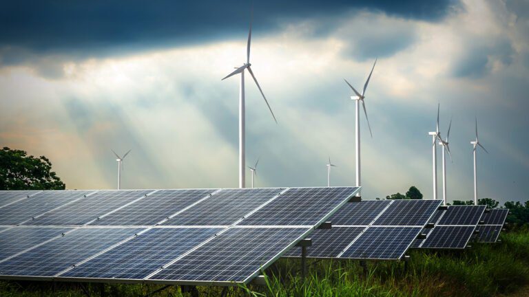 Tiedemies: 100 prosenttia aurinko- ja tuulienergiasta on käytännössä mahdotonta rahoittaa