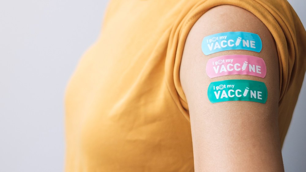 Asiantuntijat varoittavat: Lisää COVID-19-rokoteannoksia tarkoittaa SUUREMPAA riskiä saada virusinfektio